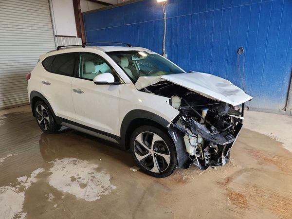 2017 HYUNDAI TUCSON — Passenger 3/4