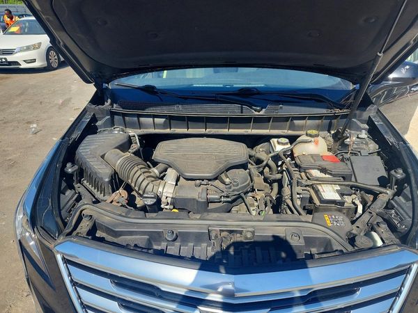 2019 CADILLAC XT5 — Engine bay
