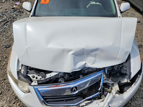 2014 ACURA TSX Tech — Engine bay