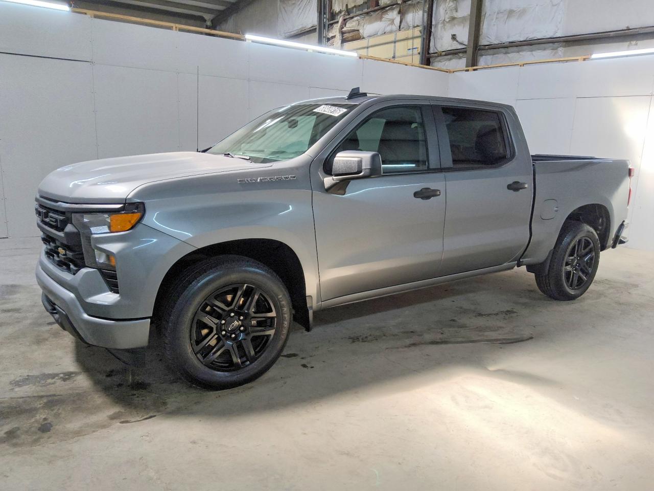 2023 CHEVROLET SILVERADO Custom — Front 3/4