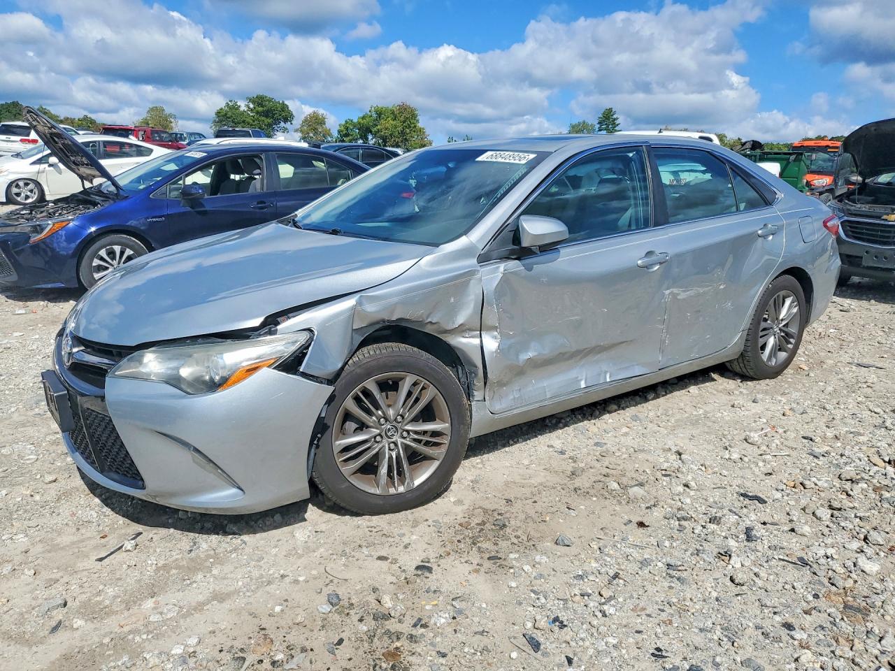 2016 TOYOTA CAMRY — Front 3/4