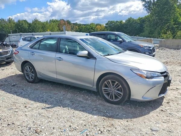 2016 TOYOTA CAMRY — Passenger 3/4
