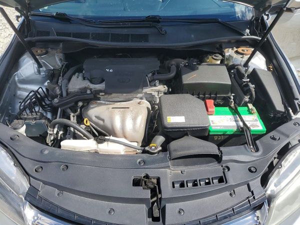2016 TOYOTA CAMRY — Engine bay