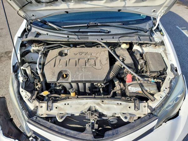 2017 TOYOTA COROLLA — Engine bay