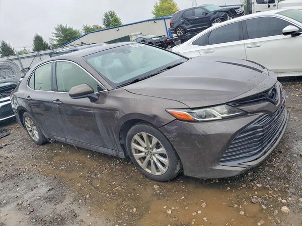 2018 TOYOTA CAMRY LE/SE/XLE/XSE — Passenger 3/4