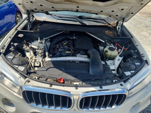 2017 BMW X5 sDrive35i — Engine bay