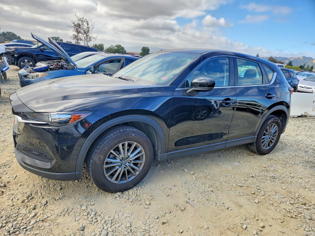 2017 MAZDA CX-5 Sport — Front 3/4
