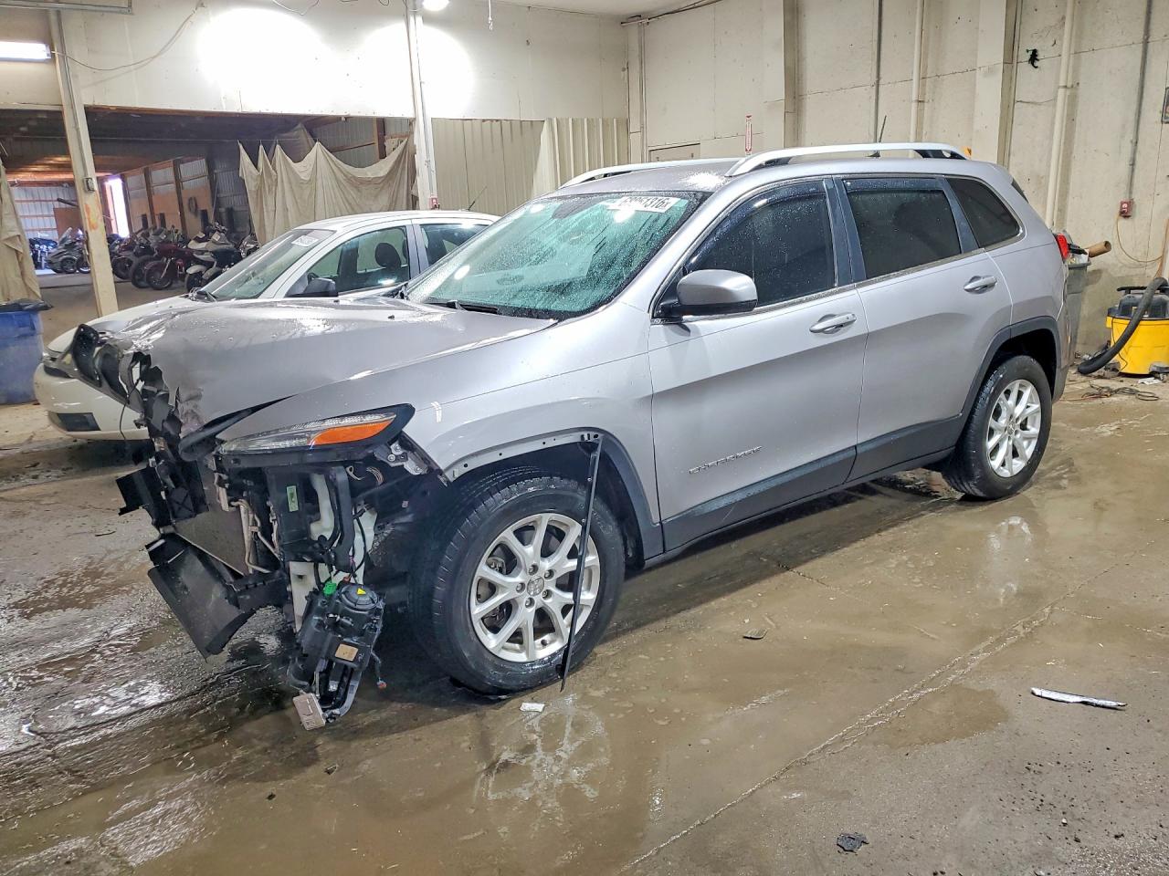 2018 JEEP CHEROKEE — Front 3/4