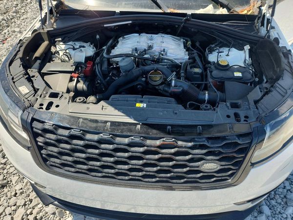 2018 LAND ROVER RANGEROVER — Engine bay