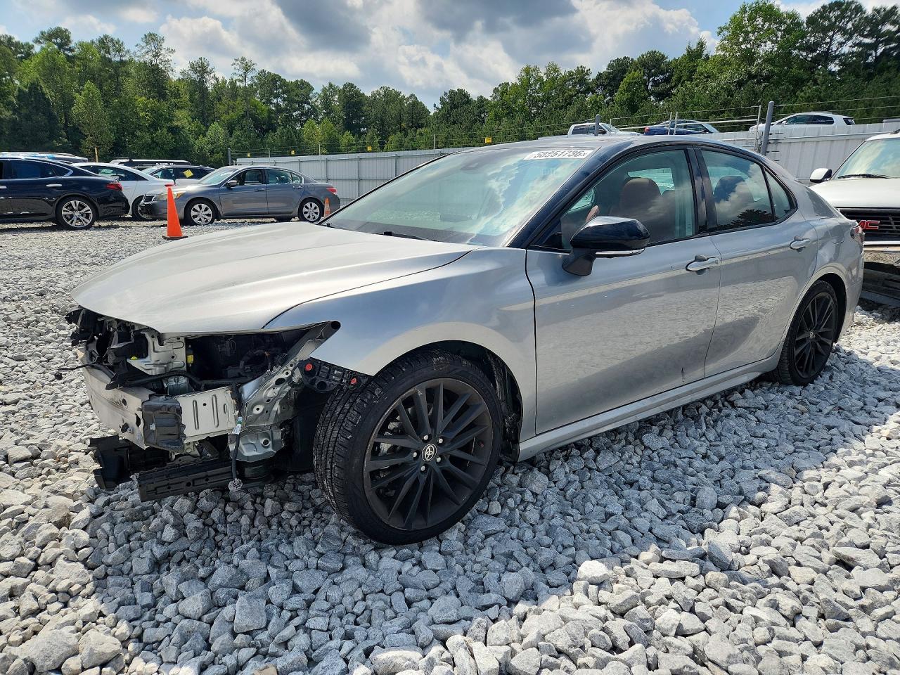 2021 TOYOTA CAMRY — Front 3/4