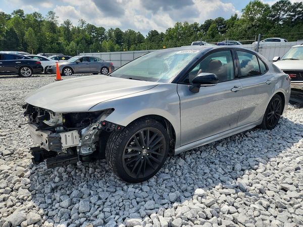 2021 TOYOTA CAMRY — Front 3/4