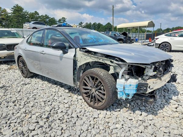 2021 TOYOTA CAMRY — Passenger 3/4