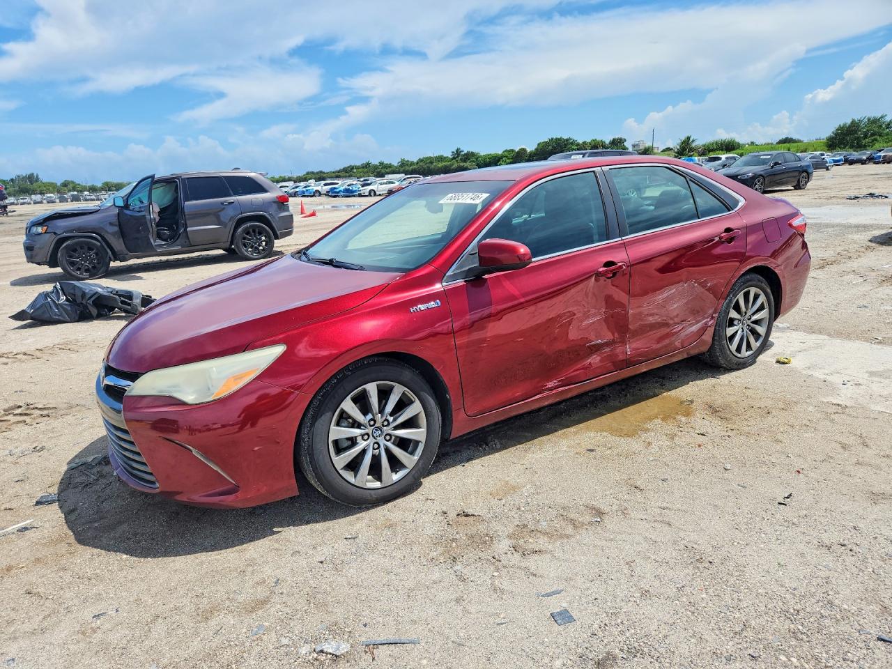 2016 TOYOTA CAMRY Hybrid — Front 3/4