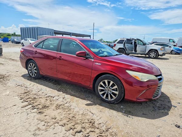2016 TOYOTA CAMRY Hybrid — Passenger 3/4