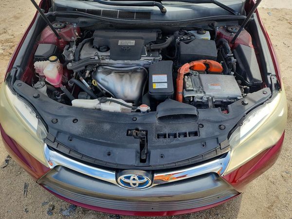 2016 TOYOTA CAMRY Hybrid — Engine bay