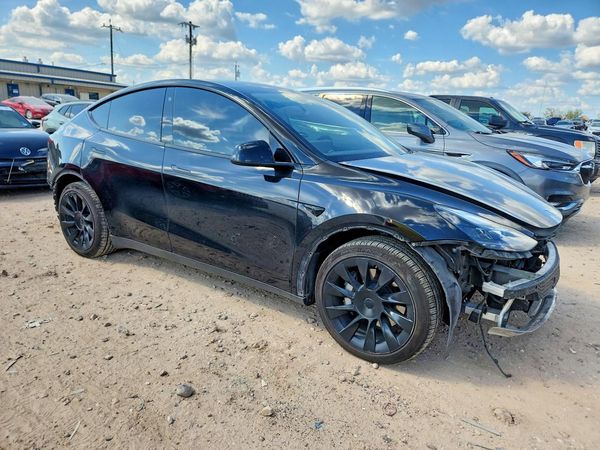 2021 TESLA MODEL Y — Passenger 3/4