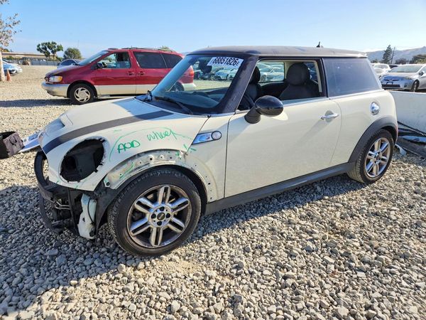 2013 MINI COOPER — Front 3/4