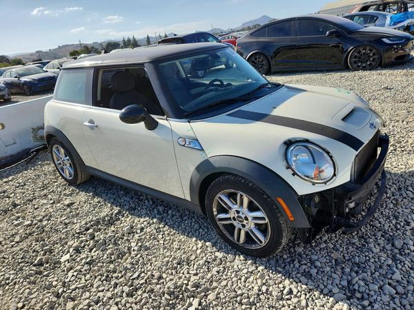 2013 MINI COOPER — Passenger 3/4