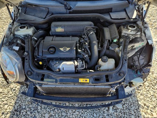 2013 MINI COOPER — Engine bay