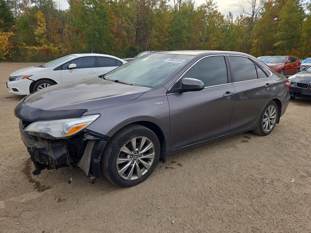 2017 TOYOTA CAMRY SOLA LE/SE/XLE Hybrid — Front 3/4