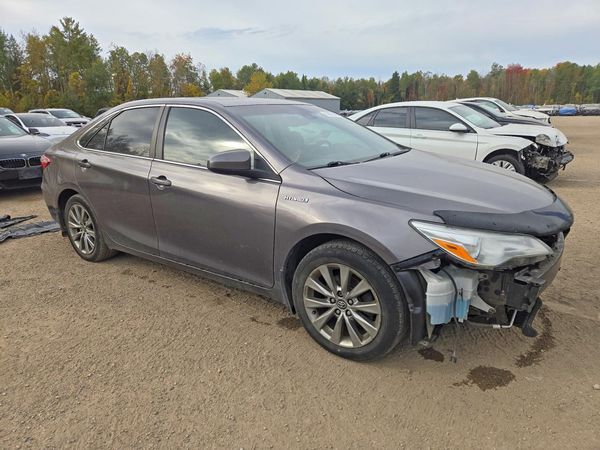 2017 TOYOTA CAMRY SOLA LE/SE/XLE Hybrid — Passenger 3/4