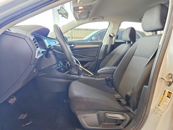 2019 VOLKSWAGEN JETTA S, SE, R-Line — DENT