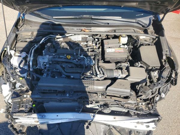 2022 TOYOTA COROLLA SE — Engine bay