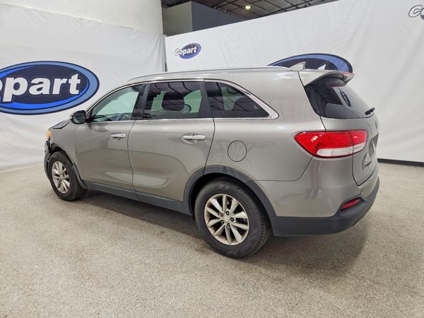 2016 KIA SORENTO L / LX