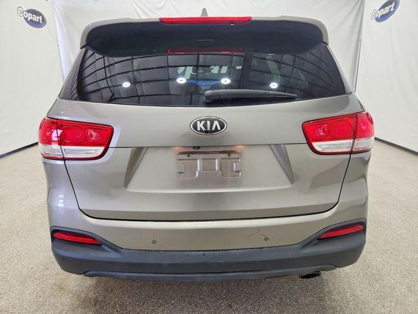 2016 KIA SORENTO L / LX