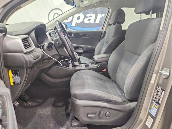2016 KIA SORENTO L / LX