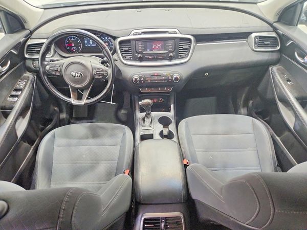 2016 KIA SORENTO L / LX