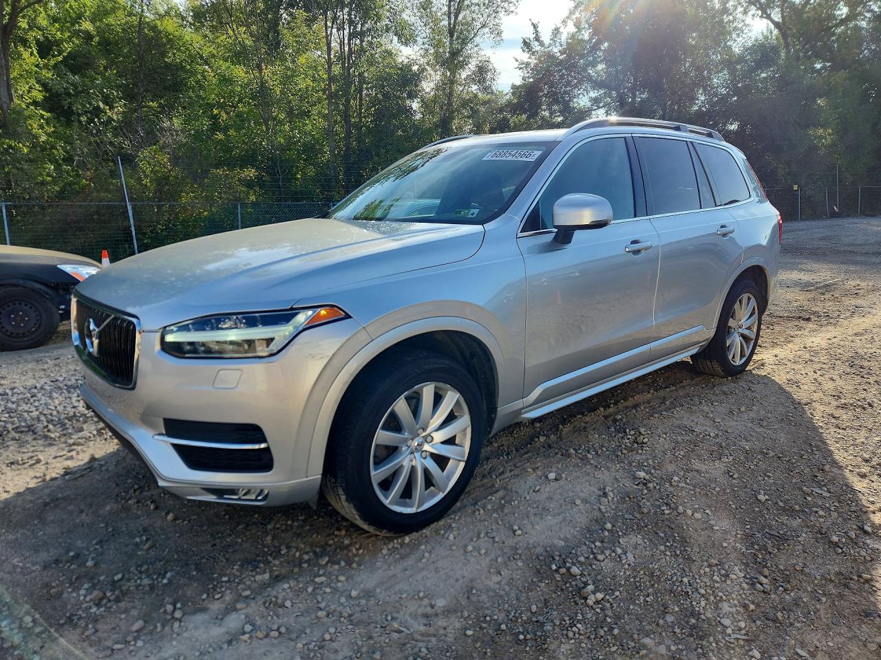 2016 VOLVO XC90 — Front 3/4