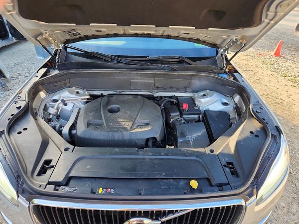 2016 VOLVO XC90 — Engine bay