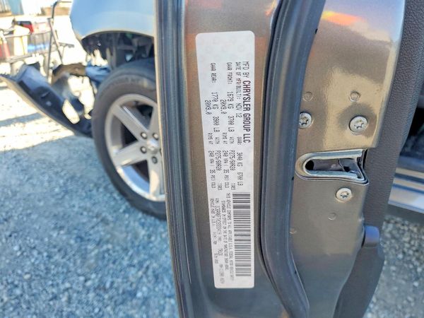 2013 RAM 1500 ST — VINS