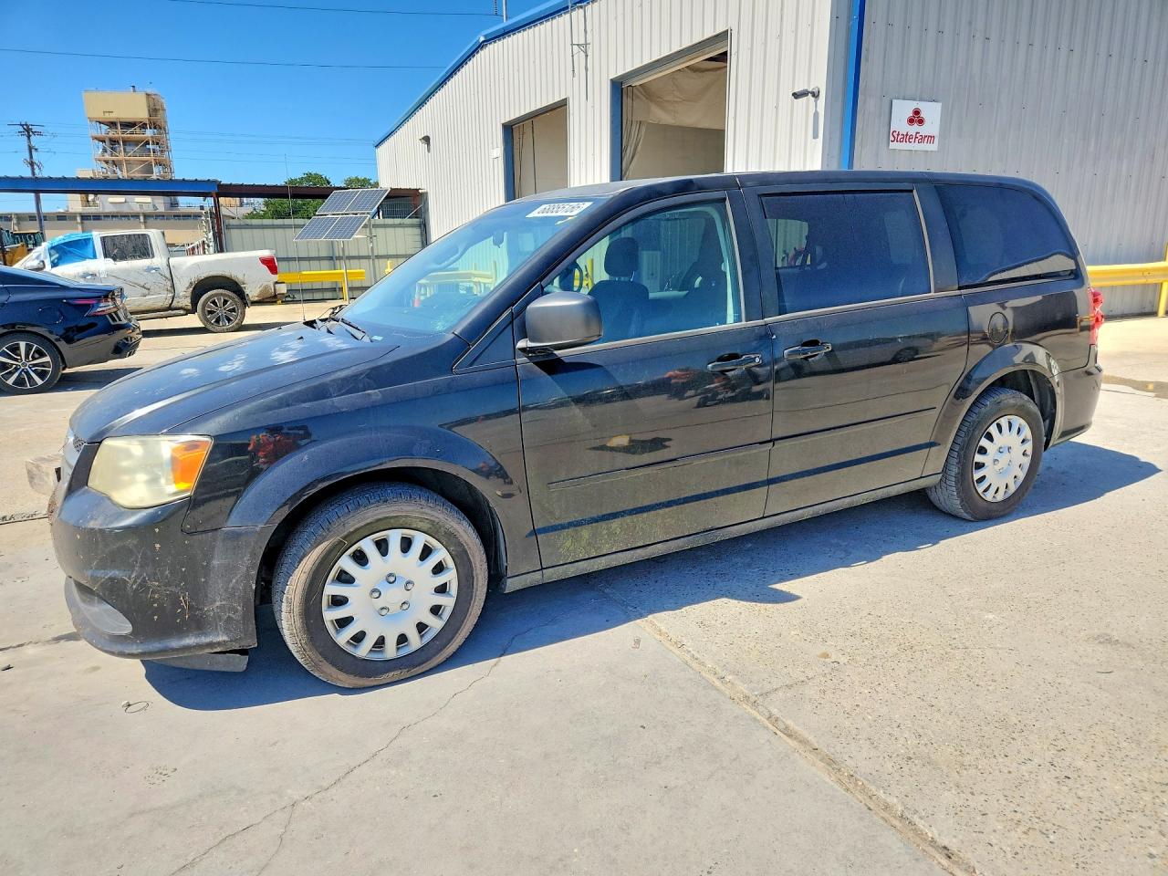 2012 DODGE GRAND CARAVAN SE — Front 3/4
