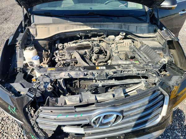 2017 HYUNDAI SANTA FE GLS — Engine bay