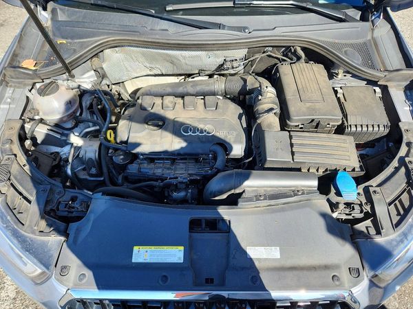 2015 AUDI Q3 — Engine bay