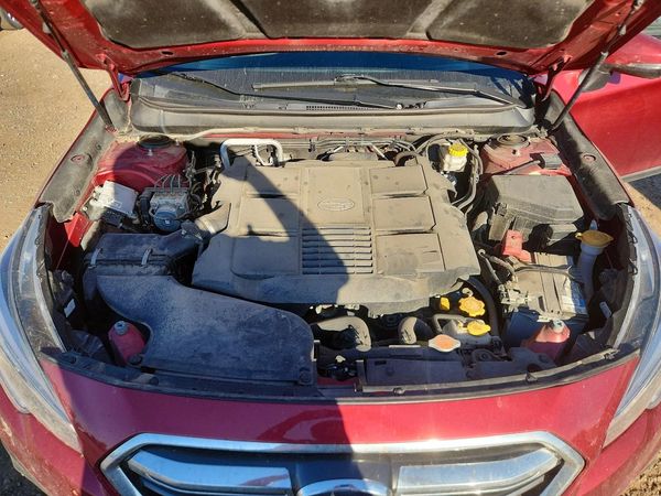 2019 SUBARU OUTBACK — Engine bay