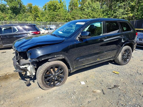 2022 JEEP GRAND CHEROKEE — Front 3/4