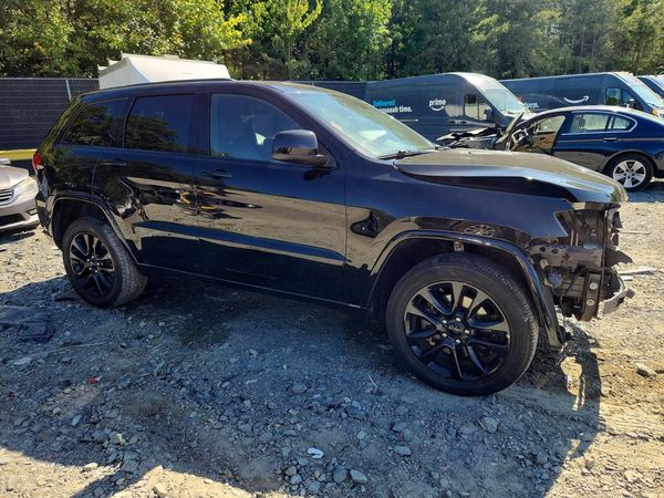 2022 JEEP GRAND CHEROKEE — Passenger 3/4