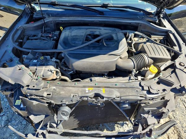 2022 JEEP GRAND CHEROKEE — Engine bay