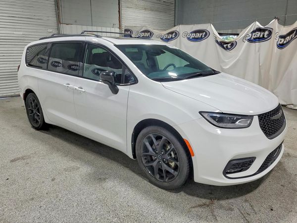 2025 CHRYSLER PACIFICA Limited — Passenger 3/4