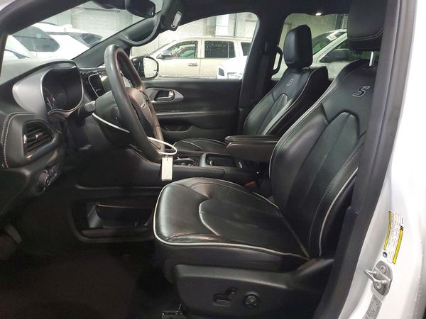 2025 CHRYSLER PACIFICA Limited — DENT