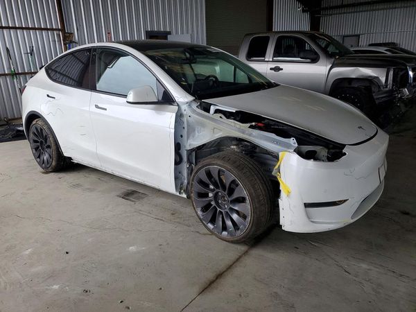2020 TESLA MODEL Y — Passenger 3/4