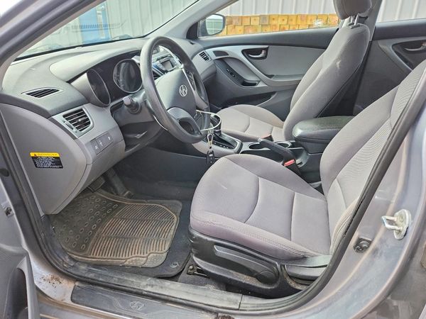 2016 HYUNDAI ELANTRA — DENT