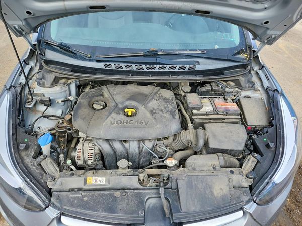 2016 HYUNDAI ELANTRA — Engine bay