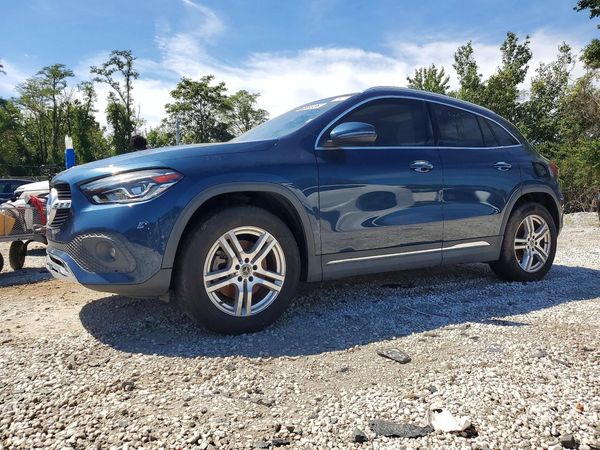 2021 MERCEDES-BENZ GLA-CLASS GLA250 — Front 3/4