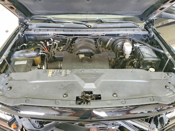 2018 CHEVROLET SILVERADO LT — Engine bay