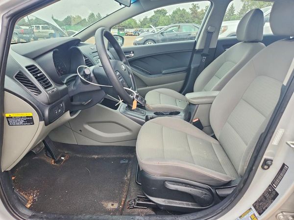 2015 KIA FORTE — DENT