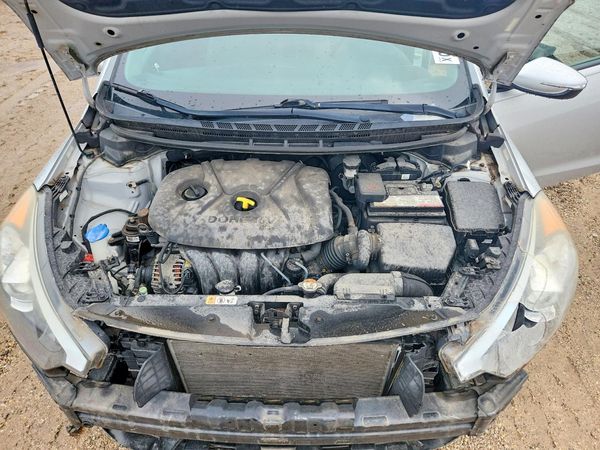 2015 KIA FORTE — Engine bay